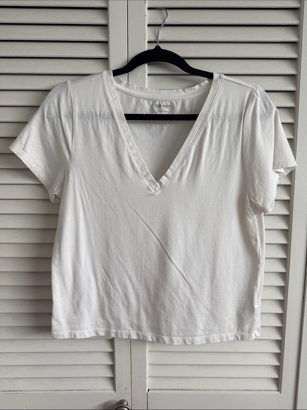 Old Navy White V-Neck Short Sleeve Tee